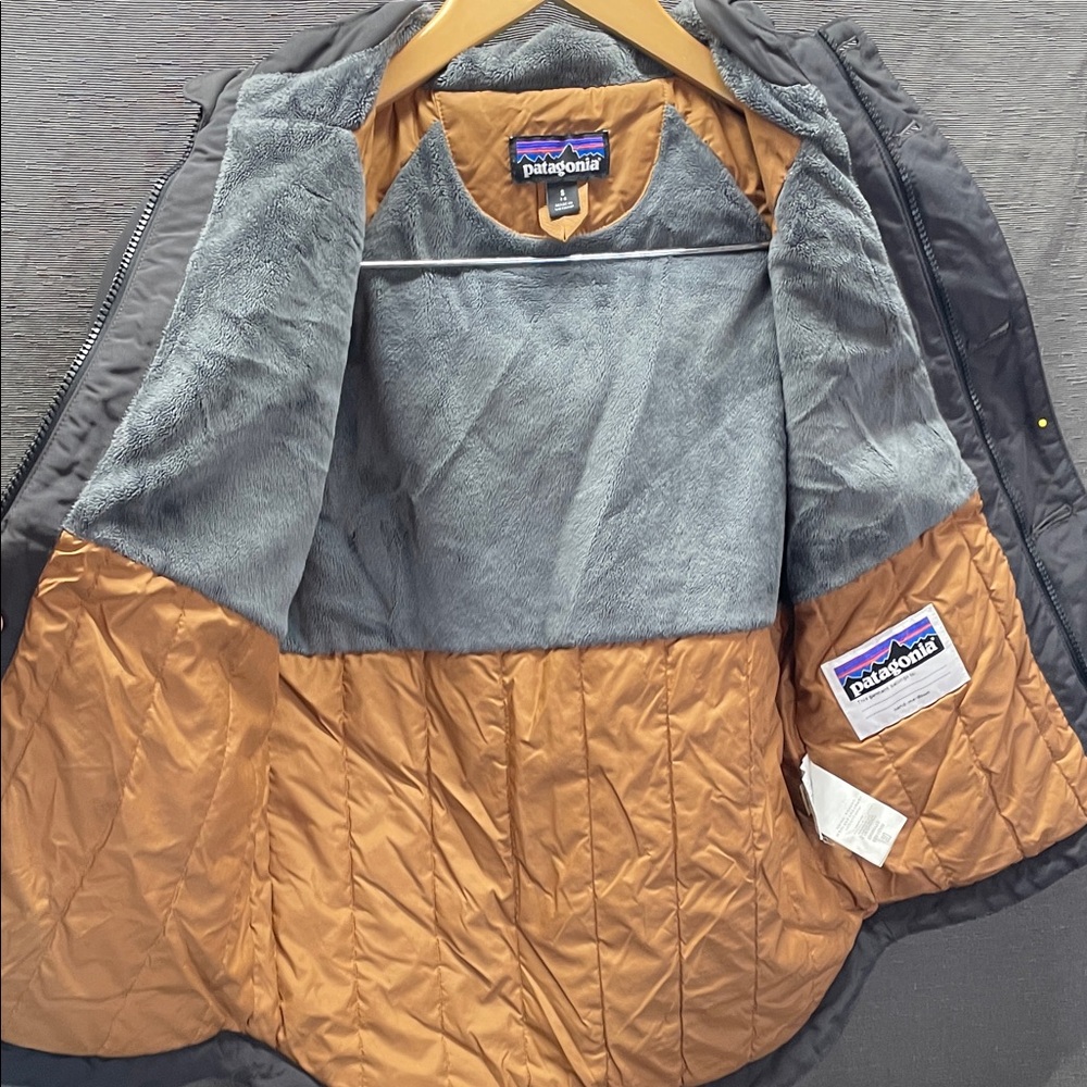 Patagonia Kids Charcoal Hooded insulated Raincoat - Picture 8 of 10